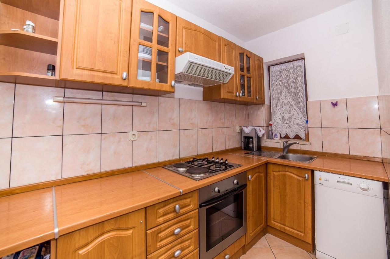 Apartments And Rooms Drpic Splitska Exterior foto
