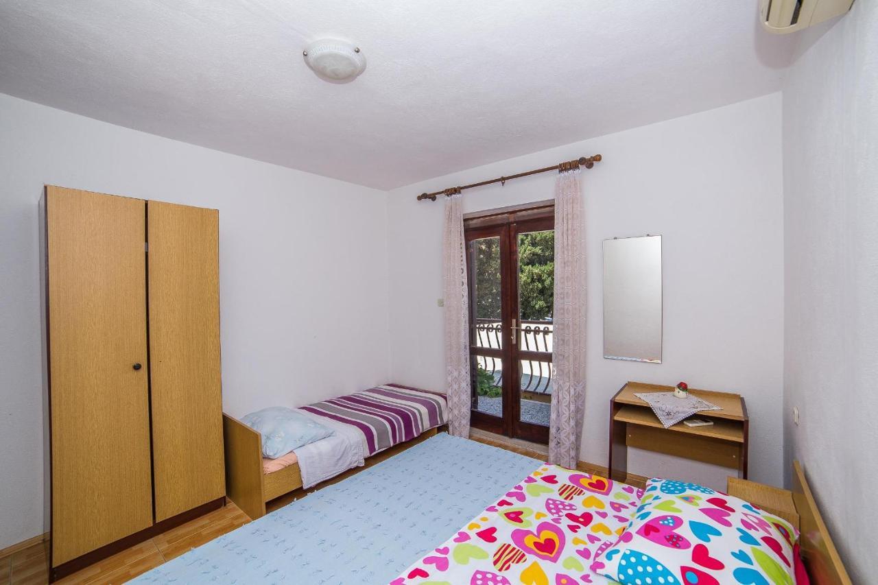Apartments And Rooms Drpic Splitska Exterior foto