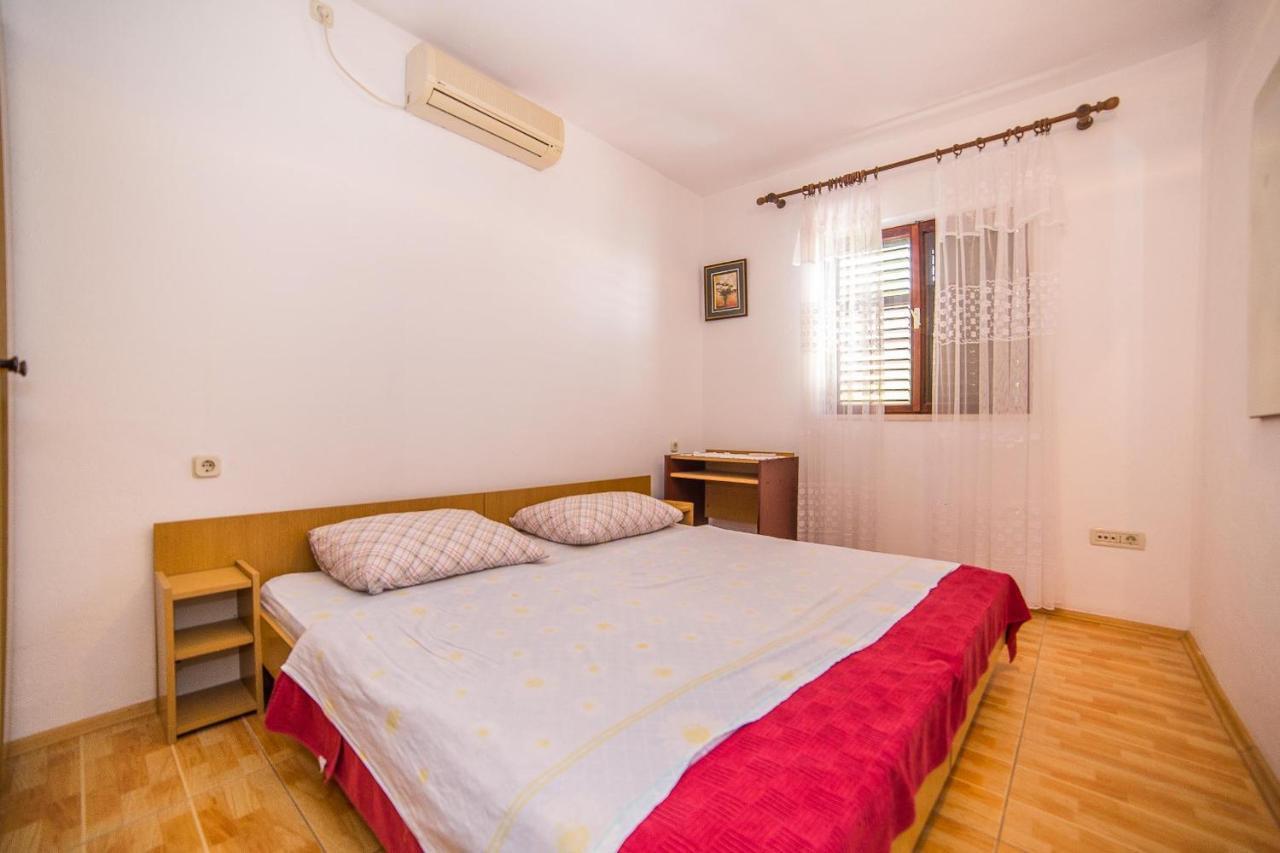 Apartments And Rooms Drpic Splitska Exterior foto