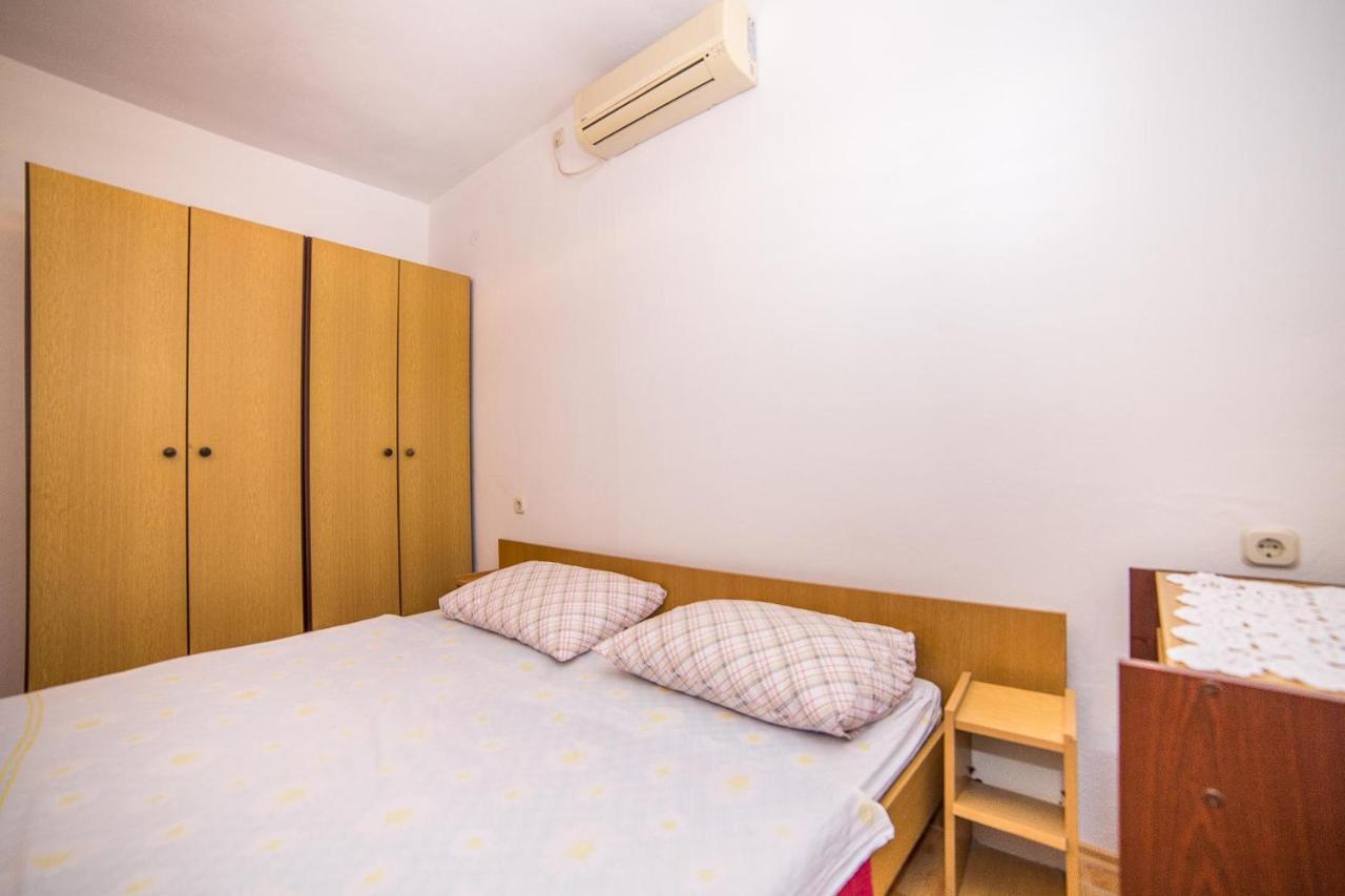 Apartments And Rooms Drpic Splitska Exterior foto