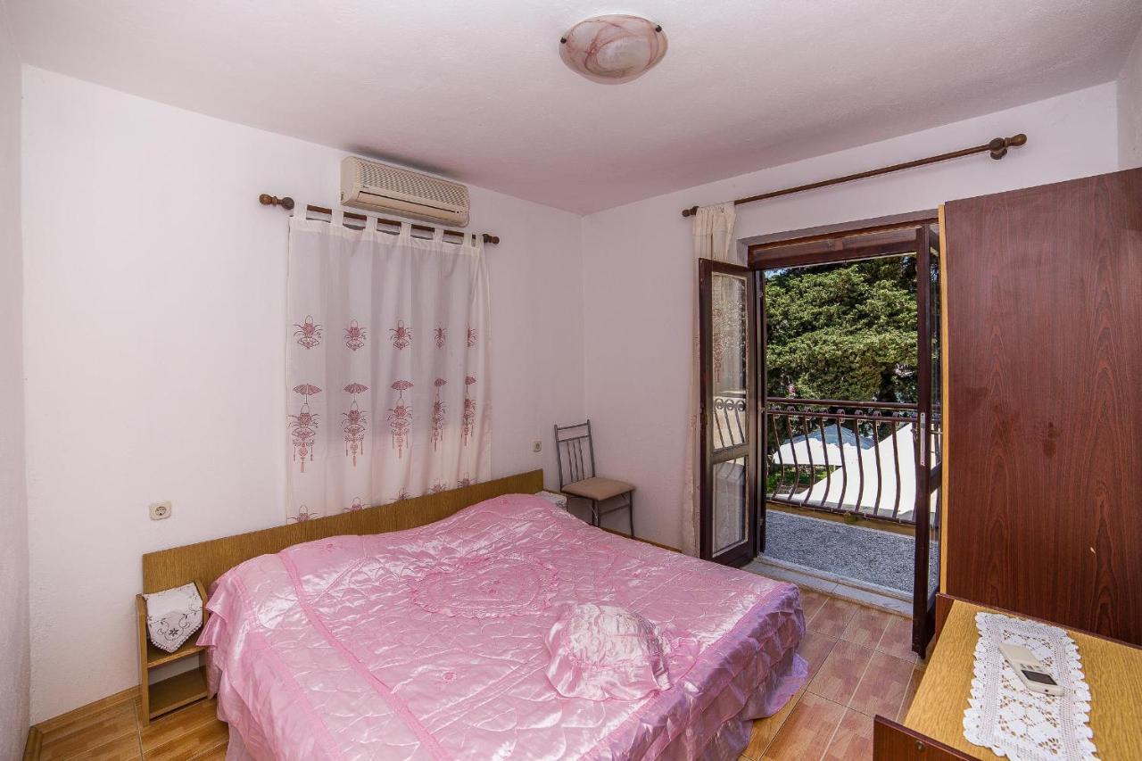 Apartments And Rooms Drpic Splitska Exterior foto