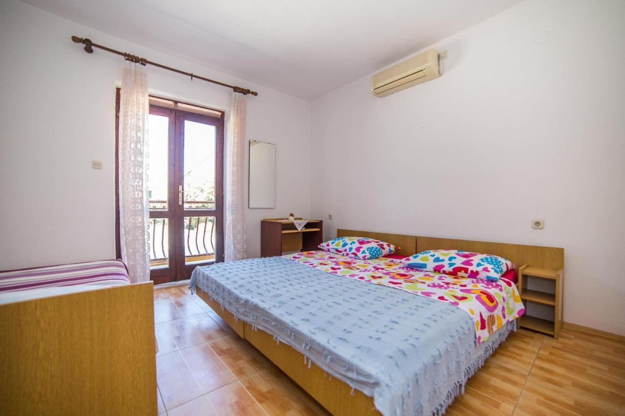Apartments And Rooms Drpic Splitska Exterior foto