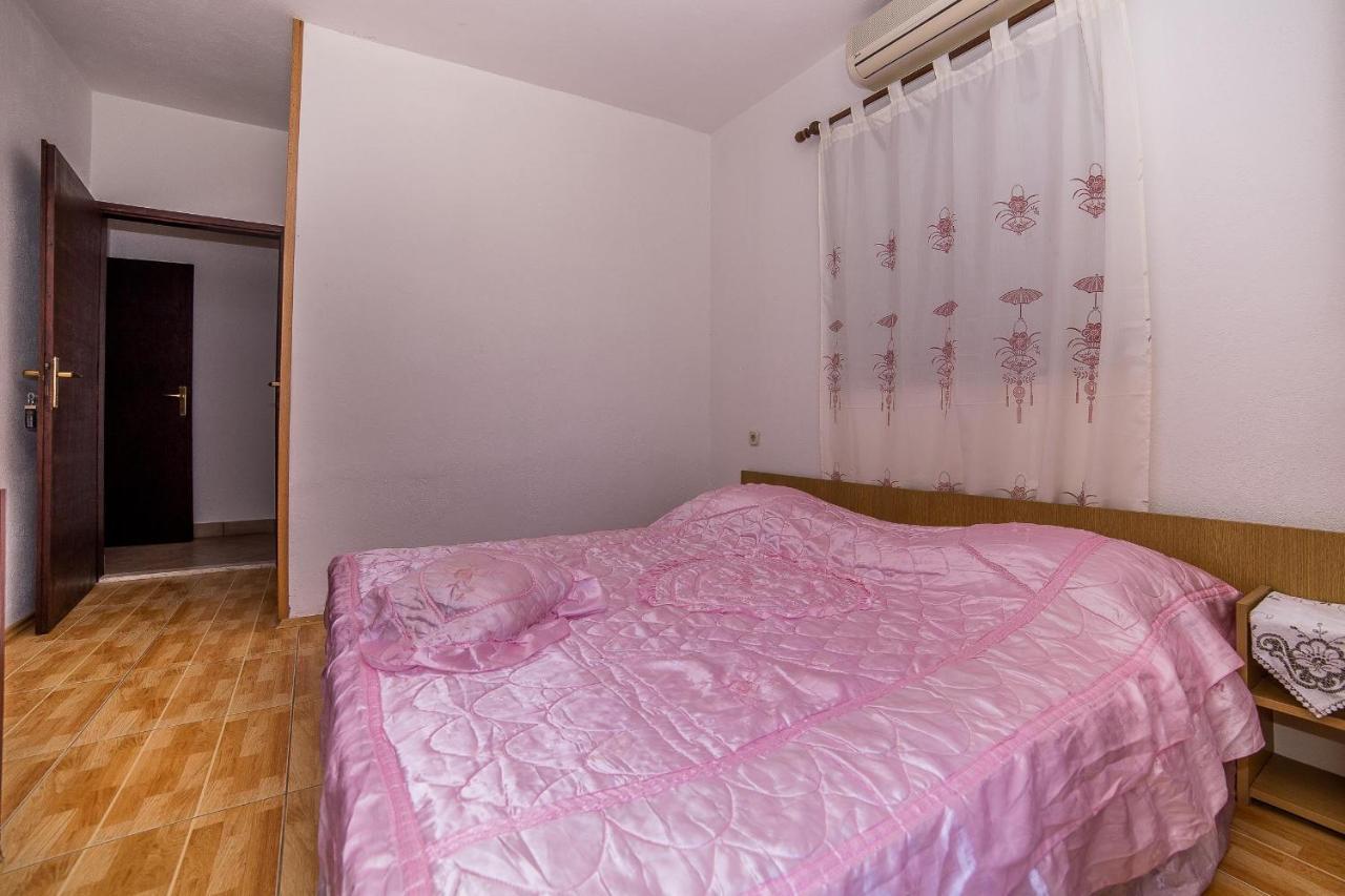 Apartments And Rooms Drpic Splitska Exterior foto