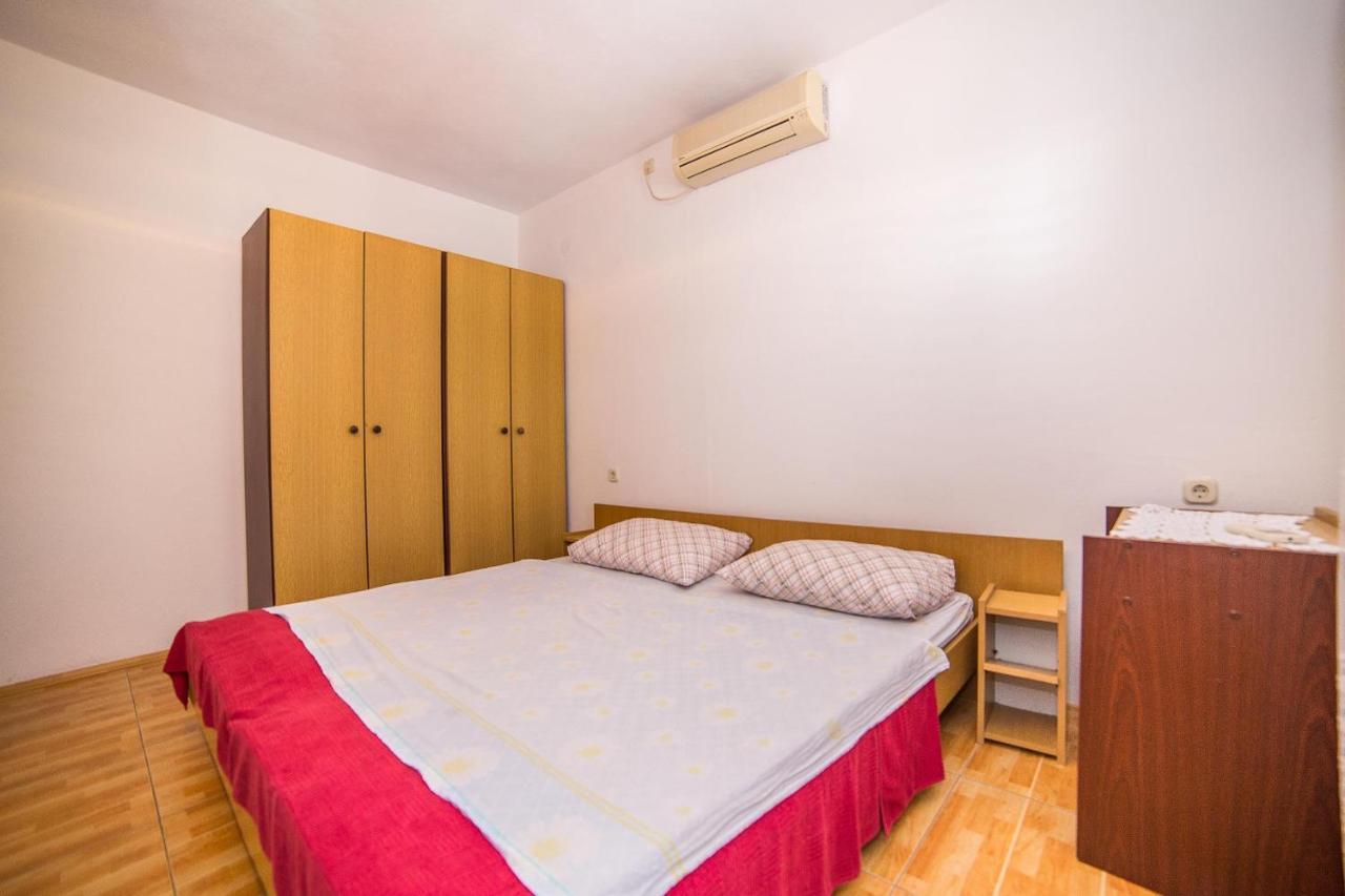 Apartments And Rooms Drpic Splitska Exterior foto